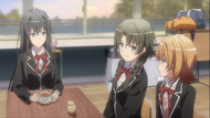 Meguri and Iroha discussing with Yukino.