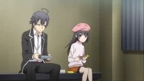 Hachiman helping Rumi on making the star decorations.