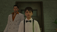 Kiryu takes young Daigo to the bar following Daigo's request