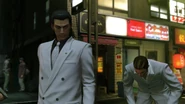 Shindo bowing to Akira Nishikiyama and talks about the Kazuma Kiryu's ambush.