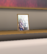 在客廳的Ryoba和病嬌醬父親的合照