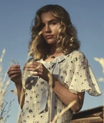 Michelle Randolph as Liz Strafford