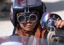 Anakin Skywalker çocukken pod yarışına ilgiliydi.