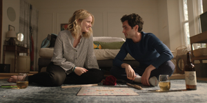 1x07 Guinevere Beck Joe Goldberg plateau partie de jeu Scrabble