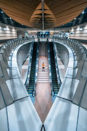 Looking down to the platform from the concourse.
