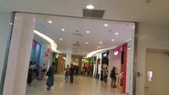 The connection from the HarbourFront Centre to VivoCity (VivoCity still have Mondo & G2000 stores all along)