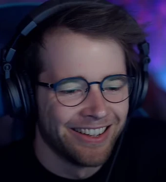 dantdm talking to a robot