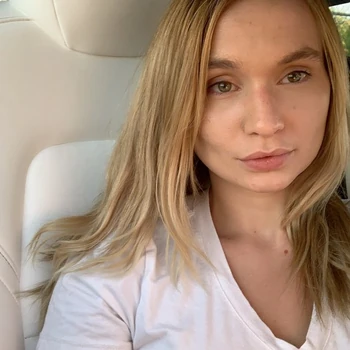 Zoie Burgher | Wikitubia | Fandom