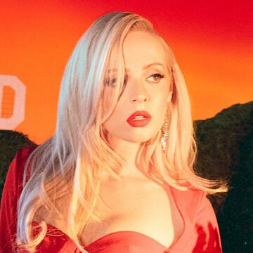 Madilyn bailey blue jeans top