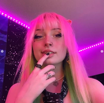 evaaviolett | Wikitubia | Fandom