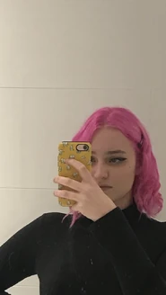 Niki with pink hair