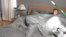 GIRLFRIEND_FAKE_HEAD_IN_BED_SCARE_PRANK_-_PRANKVSPRANK