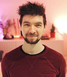 Jacksepticeye with his natural dark brown hair.