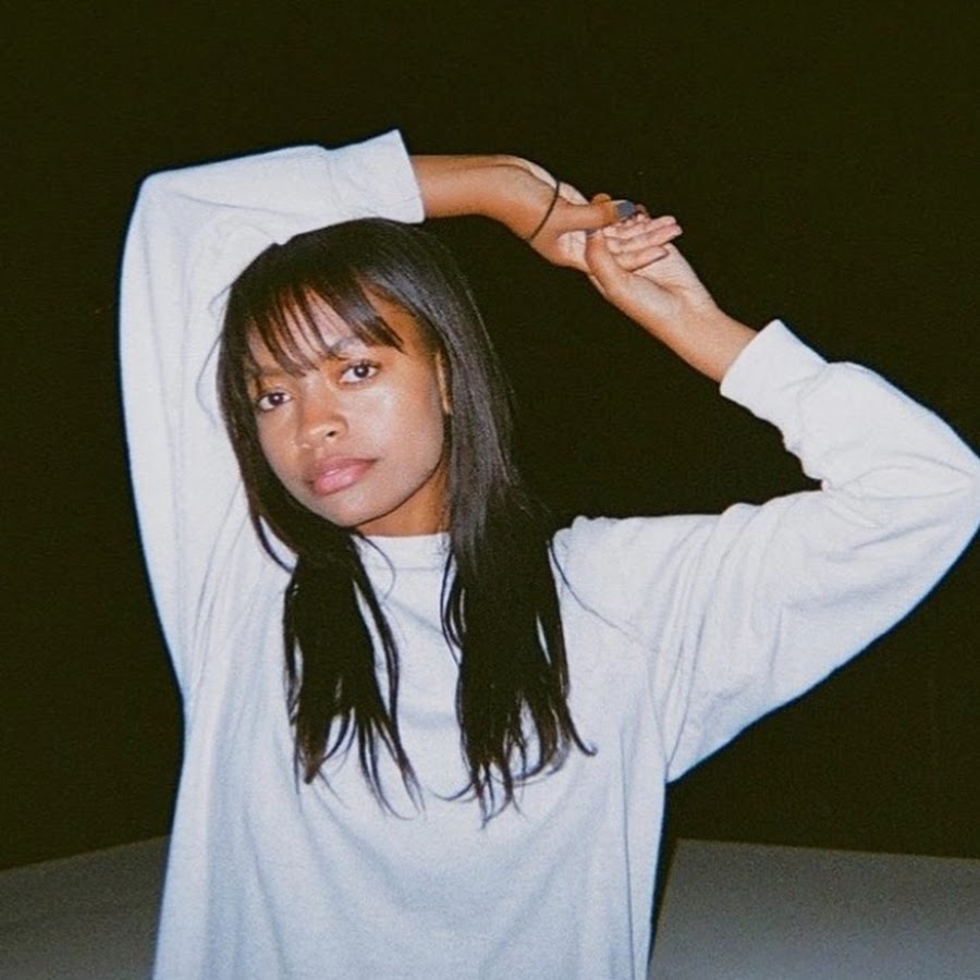 Kelly Stamps [Profiles] • Instagram, Twitter, TikTok | Foller