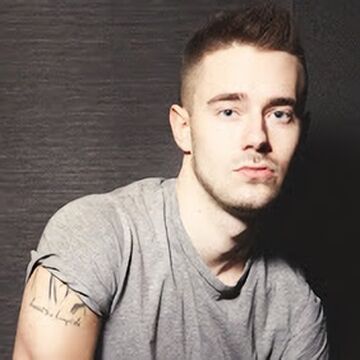 Chris Crocker Wikitubia Fandom Chris crocker is an american internet celebrity, blogger, songwriter, recording artist and former youtuber and pornographic film actor. chris crocker wikitubia fandom