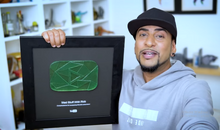 MadStuffWithRob's Emerald Play Button.