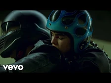 BENEE_-_Never_Ending_(Official_Video)