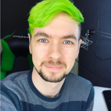 Jacksepticeye's most vibrant green hair, dyed in January 2017