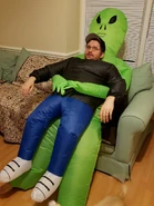 Elvis & a alien.jpg (181 KB)