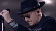 64709 0 wide ver1501310188.jpg.png (543 KB) Chester having an emotional time during what would be one of his last performances