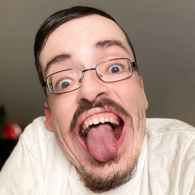 Does ricky berwick have a girlfriend
