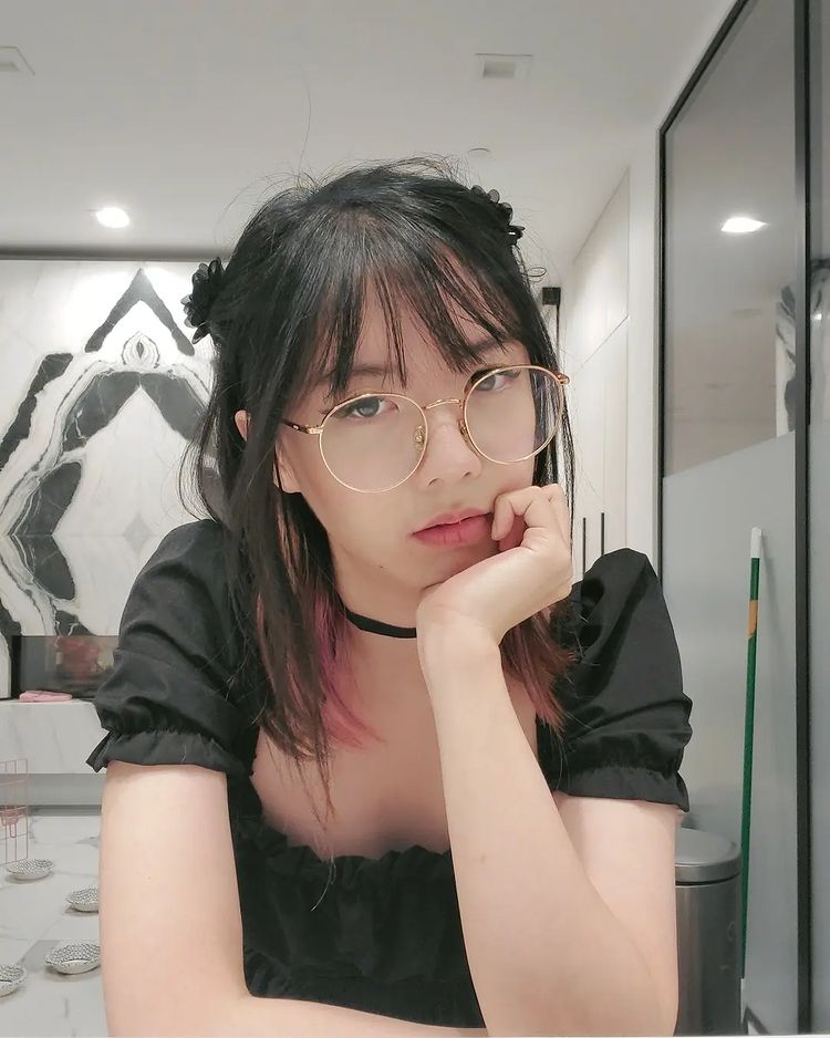 lilypichu face reveal