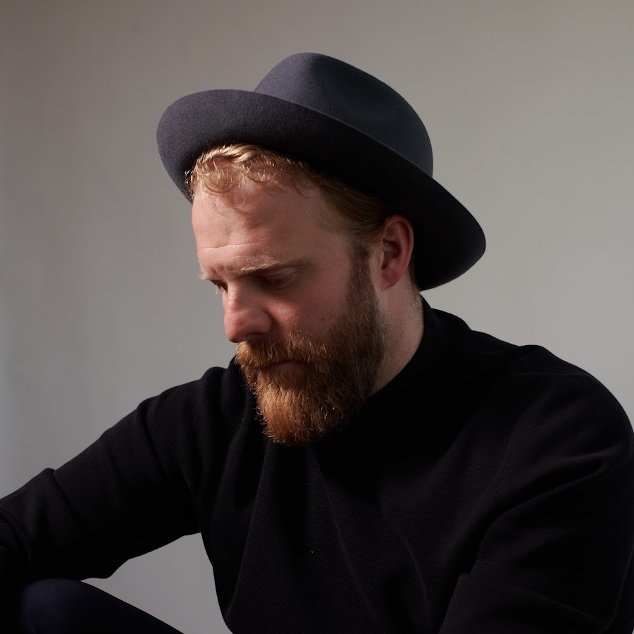 Alex same. Alex Clare 2022. Alex Clare фото. Alex Clare - the lateness of the hour (2011). Alex Clare Tail of Lions.