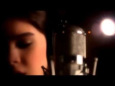 Hailee_Steinfeld_-_Flashlight