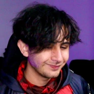 Danikyo sonriendo.