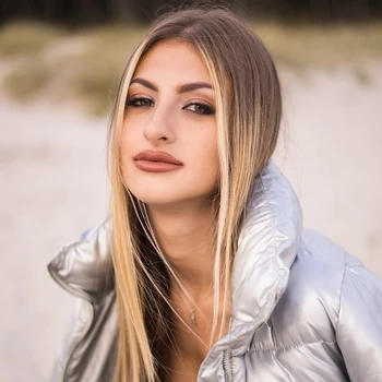 Paula Currás | Wiki YouTube Pedia | Fandom