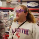 Chris durante el incidente en GameStop.