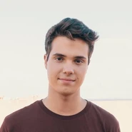 Bycraftxx.jpg (15 kB) Foto antigua de perfil de su canal secundario