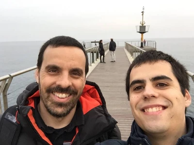 Martí con el youtuber famoso Outconsumer