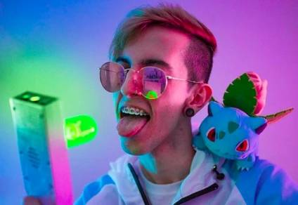 robleis con su mono de baulbasaur.