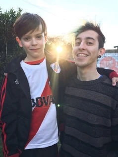 Junto con su hermano ThiagoIUTU.