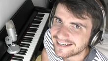 Amixem piano.jpg