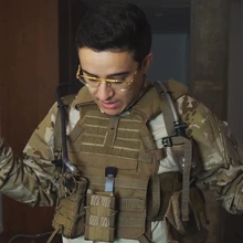 Aiekillumilitaire.jpg (90 kio) Aiekillu en tenu militaire d'Airsoft.