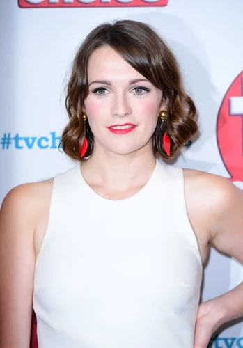 Charlotte Ritchie | YOU Wiki | Fandom