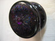 Superyogadejewel.jpg (28 KB) Painting clear Renegades was a huge trend in the late 1990s. This one was done by Eric Wolff as a prize for the best painted yo-yo at the 1999 Midwest Regionals. (from Dave Schulte's collection)