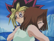 Téa Hugging Yugi