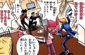 Ryuji and the others crash in Jonouchi's room.