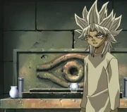 Yami Mariks nimmt sich den Millenniumsstab