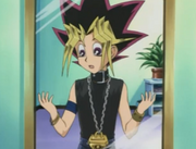 Yugi preparándose