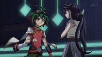 Lulu presentándose a Yuya