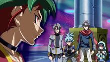 Aster, Sora, Declan y Riley animando a Yuya