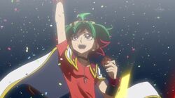 Yuya sonriendo