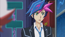 Yusaku observa los rastros de Tierra