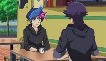 Yusaku conversa con Kolter