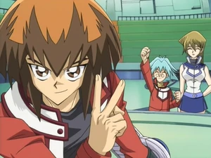 Jaden tiene su primer Duelo en la Academia.