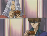 Pegasus en Duelo contra Kaiba.